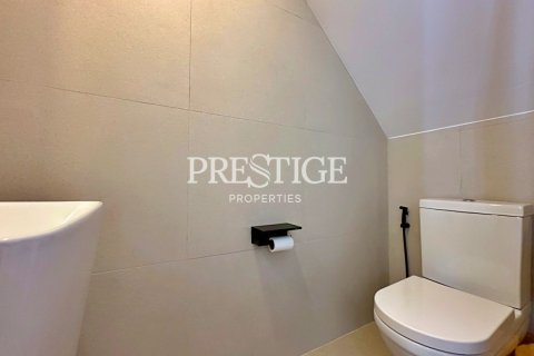 House in Pattaya, Thailand 3 bedrooms № 198145 - photo 12
