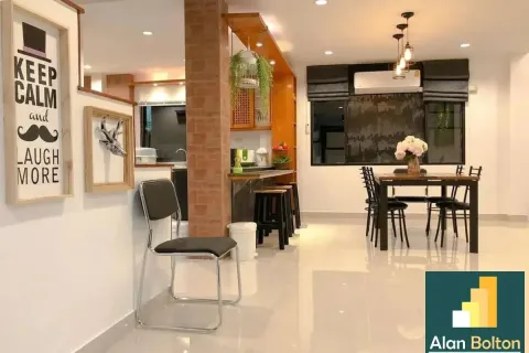 Casa de 4 dormitorios en Jomtien Beach, Pattaya, Tailandia № 211314 - foto 12