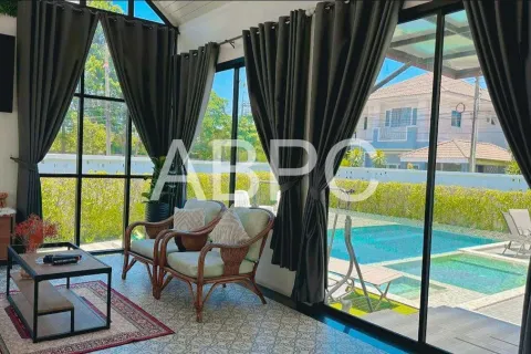 Casa de 4 dormitorios en Jomtien Beach, Pattaya, Tailandia № 211314 - foto 10
