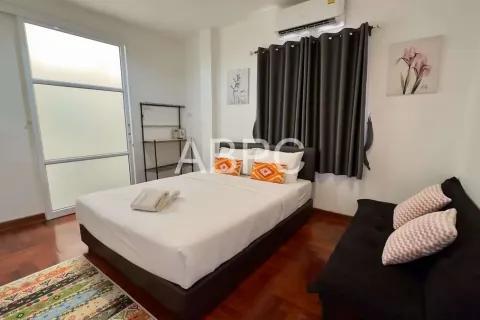 Casa de 4 dormitorios en Jomtien Beach, Pattaya, Tailandia № 211314 - foto 16