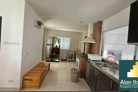 Casa de 4 dormitorios en Jomtien Beach, Pattaya, Tailandia № 211314 - foto 14