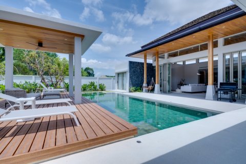 Villa in Pattaya, Thailand 4 bedrooms № 194735 - photo 2