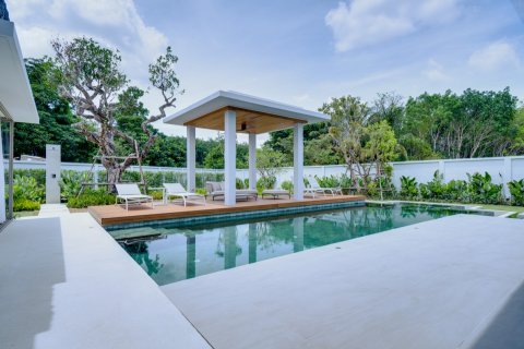 Villa in Pattaya, Thailand 4 bedrooms № 194735 - photo 4