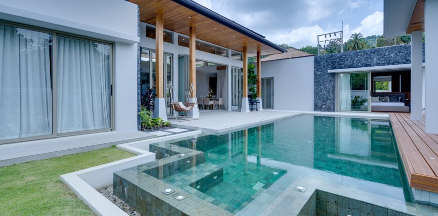 Villa in Pattaya, Thailand 4 bedrooms № 194735