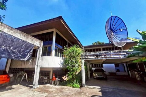 House in Bang Kapi, Bangkok, Thailand 5 bedrooms № 163748 - photo 2