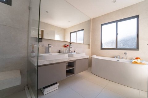 House in Bang Kapi, Bangkok, Thailand 4 bedrooms № 163750 - photo 9