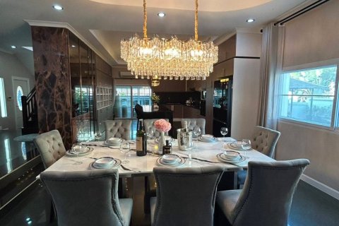 House in Pattaya, Thailand 5 bedrooms № 161530 - photo 6