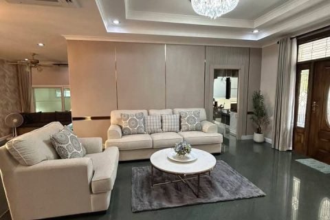 House in Pattaya, Thailand 5 bedrooms № 161530 - photo 4