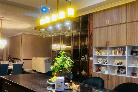 House in Pattaya, Thailand 5 bedrooms № 161530 - photo 9