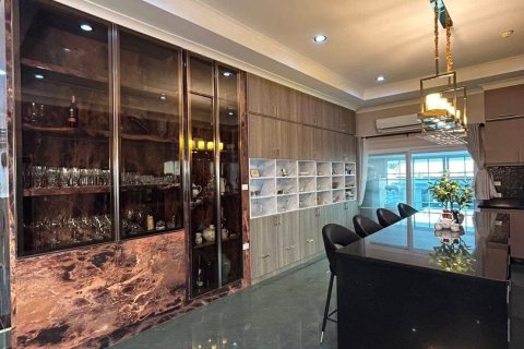 House in Pattaya, Thailand 5 bedrooms № 161530 - photo 7