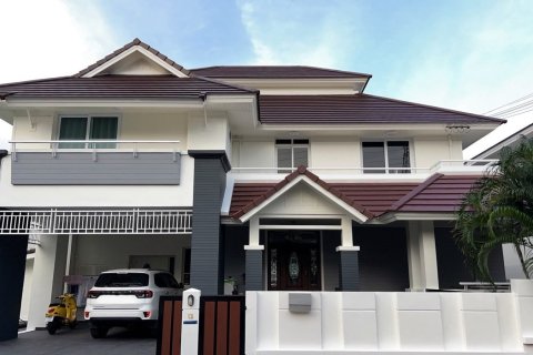 House in Pattaya, Thailand 5 bedrooms № 161530