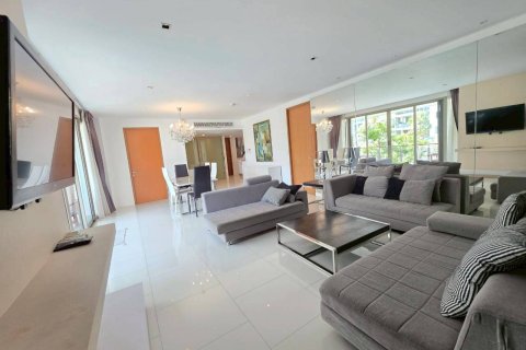 Condo in Pattaya, Thailand, 3 bedrooms № 8680 - photo 11