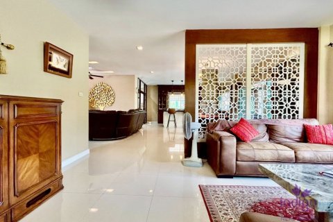 Maison à Chiang Mai, Thaïlande 4 chambres № 162503