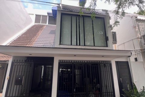Townhouse in Watthana, Bangkok, Thailand 4 bedrooms № 151210 - photo 1