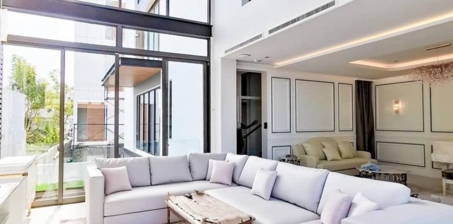 Condo in Khan Na Yao, Bangkok, Thailand, 4 bedrooms  № 133985