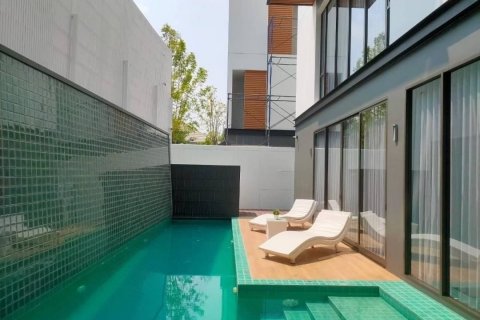 Condo in Khan Na Yao, Bangkok, Thailand, 4 bedrooms  № 133985 - photo 4