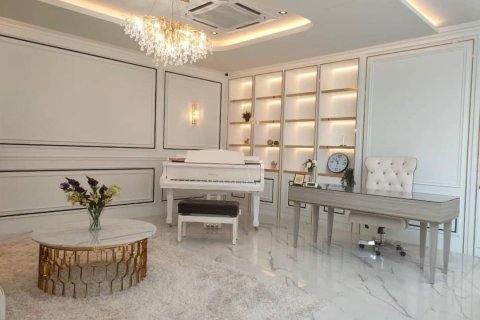 Condo in Khan Na Yao, Bangkok, Thailand, 4 bedrooms  № 133985 - photo 6
