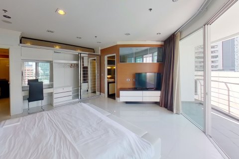 Кондоминиум с 2 спальнями в Ваттхане, Бангкок, Таиланд № 147899 - фото 3