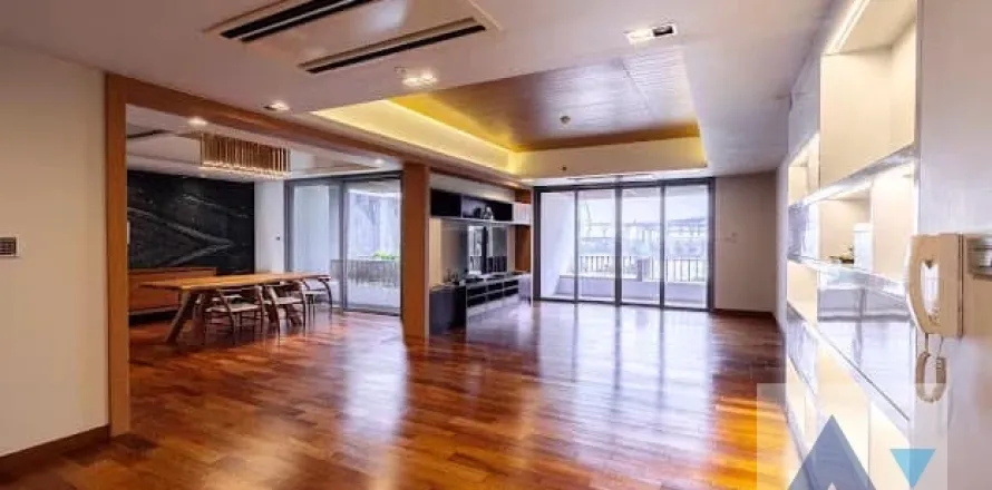 Duplex in Yan Nawa, Bangkok, Thailand 3 Schlafzimmer № 216039