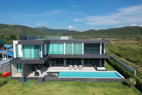 Вилла в Хуа Хине, Таиланд с 5 спальнями  № 137077 - фото 2