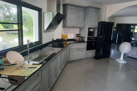 Maison à Buriram, Thaïlande 7 chambres № 137078 - photo 23