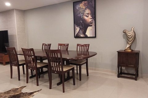 Condo in Watthana, Bangkok, Thailand, 2 bedrooms  № 171103 - photo 3