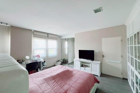 Maison à Bang Kaeo, Thaïlande 3 chambres № 171104 - photo 4