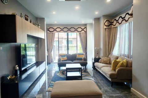 House in Saphan Sung, Bangkok, Thailand 3 bedrooms № 154396 - photo 1