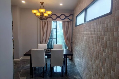 House in Saphan Sung, Bangkok, Thailand 3 bedrooms № 154396 - photo 7