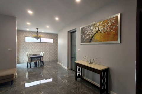 House in Saphan Sung, Bangkok, Thailand 3 bedrooms № 154396 - photo 3