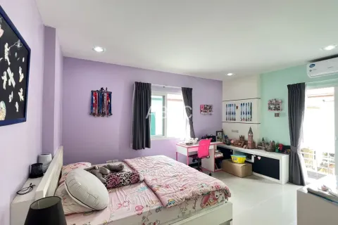 Casa de 5 dormitorios en Pattaya, Tailandia № 211233 - foto 12