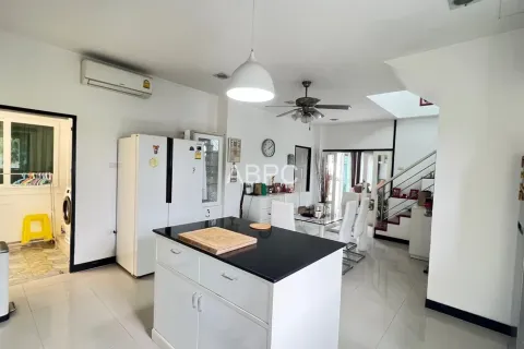 Casa de 5 dormitorios en Pattaya, Tailandia № 211233 - foto 4