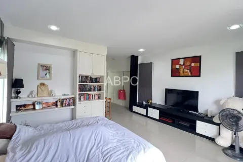 Casa de 5 dormitorios en Pattaya, Tailandia № 211233 - foto 6