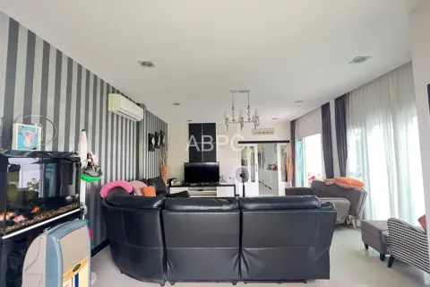 Casa de 5 dormitorios en Pattaya, Tailandia № 211233 - foto 5