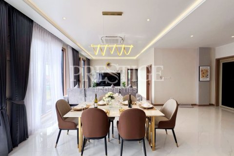 House in Pattaya, Thailand 5 bedrooms № 233781 - photo 8
