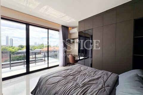 House in Pattaya, Thailand 5 bedrooms № 233781 - photo 25