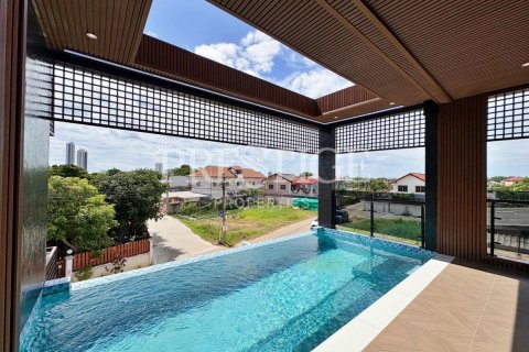 House in Pattaya, Thailand 5 bedrooms № 233781 - photo 30