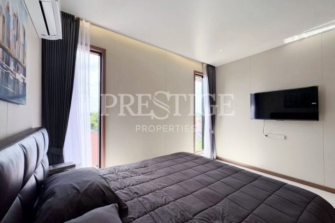 House in Pattaya, Thailand 5 bedrooms № 233781 - photo 19