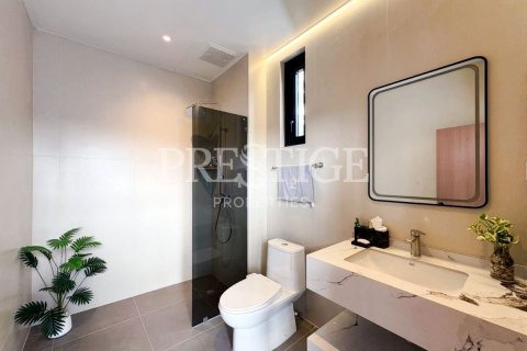 House in Pattaya, Thailand 5 bedrooms № 233781 - photo 28