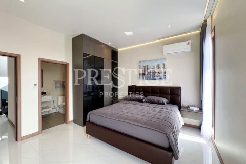 House in Pattaya, Thailand 5 bedrooms № 233781 - photo 18