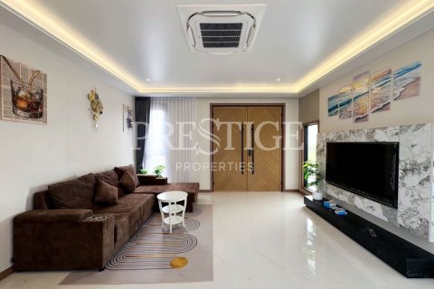 House in Pattaya, Thailand 5 bedrooms № 233781 - photo 5