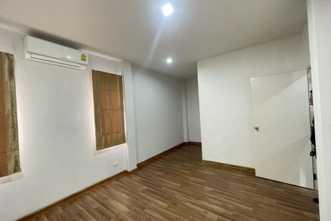 House in Bang Pakong, Thailand 3 bedrooms № 163132 - photo 4
