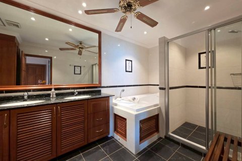 Condo in Pattaya, Thailand, 2 bedrooms  № 170306 - photo 16