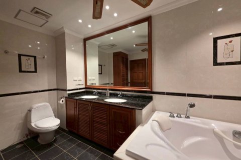 Condo in Pattaya, Thailand, 2 bedrooms  № 170306 - photo 17