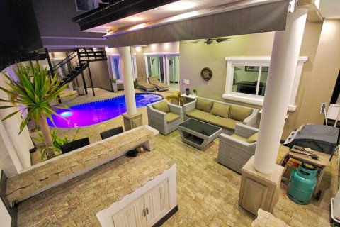 House in Pattaya, Thailand 6 bedrooms № 170305 - photo 4