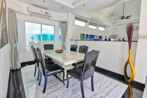 House in Pattaya, Thailand 6 bedrooms № 170305 - photo 6