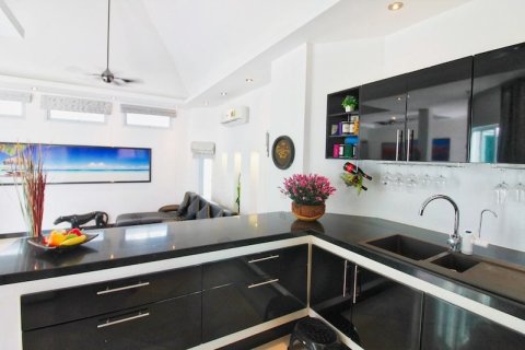 House in Pattaya, Thailand 6 bedrooms № 170305 - photo 9