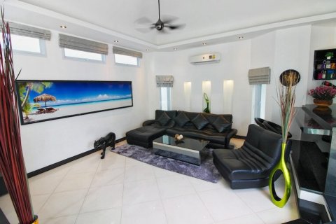 House in Pattaya, Thailand 6 bedrooms № 170305 - photo 7