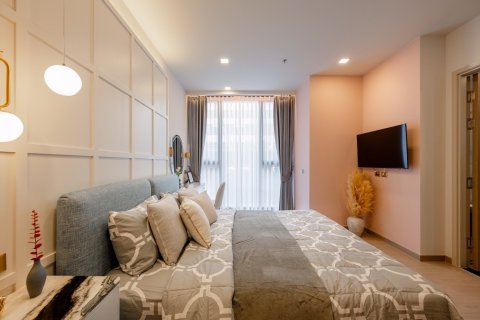 Condo in Huai Khwang, Bangkok, Thailand, 2 bedrooms  № 138591 - photo 17