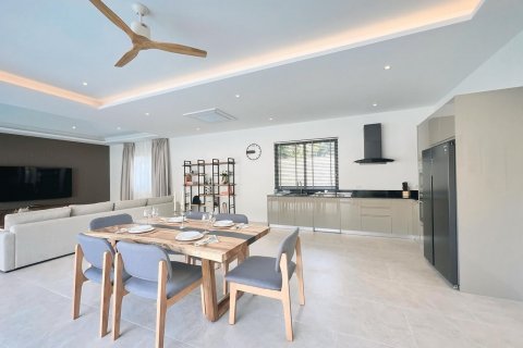 Villa in Ko Samui, Thailand 3 bedrooms № 138595 - photo 11